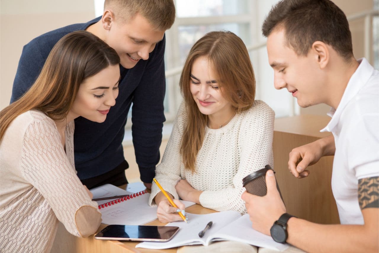 Mavie Work - Stressabbau 3 - Blog Es gibt verschiedene Arten von Stress. Shutterstock.com / Nestor Rizhniak