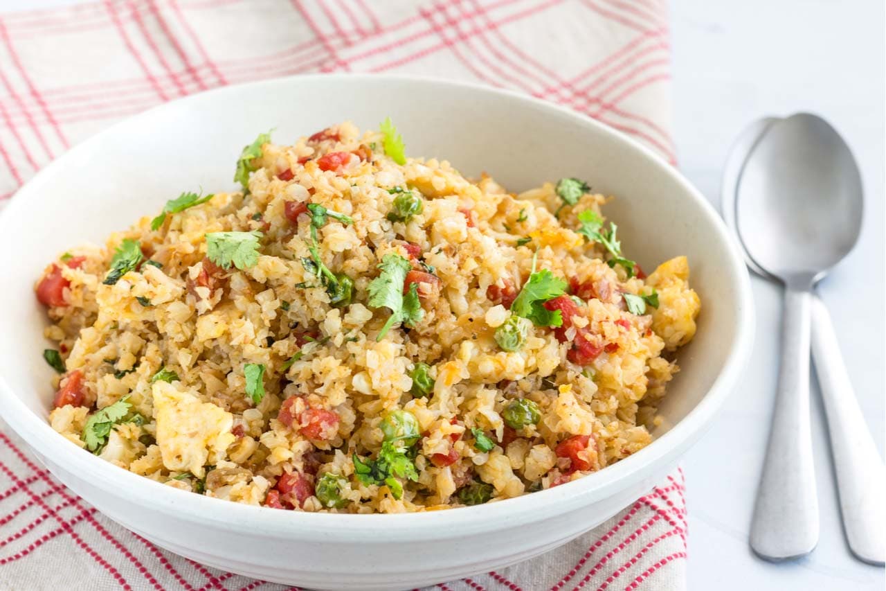 Mavie Work - einfache Diätrezepte 2 - Blog Blumenkohl-Topf ist optimal für ein schnelles kalorienarmes Mittagessen. Shutterstock.com / Ravsky